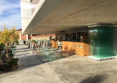 Instalacion de Cortinas de Cristal Terraza Abierta Bar 1