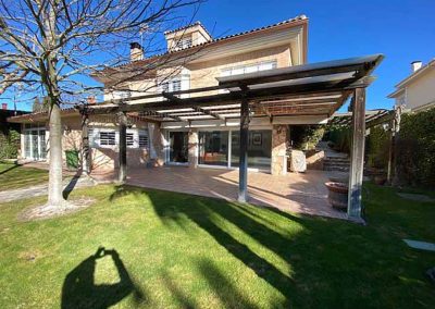 PERGOLA BIOCLIMATICA LAMAS ORIENTABLES MOTORIZADA EN CHALET BOADILLA DEL MONTE MADRID 1