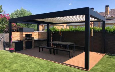 Instalación de Pérgola Bioclimática de Lamas Orientables motorizada con diseño adaptado a una zona de barbacoa en una terraza de Arroyomolinos en Madrid