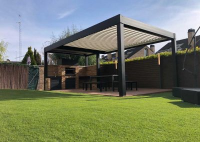 PERGOLA BIOCLIMATICA ORIENTABLE MOTORIZADA Y PERGOLA PLANA EN TERRAZA ARROYOMOLINOS MADRID 08