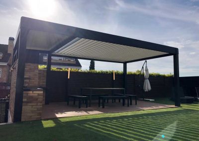 PERGOLA BIOCLIMATICA ORIENTABLE MOTORIZADA Y PERGOLA PLANA EN TERRAZA ARROYOMOLINOS MADRID 09