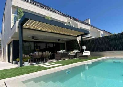 PERGOLA BIOCLIMATICA ORIENTABLE PILARES DESPLAZADOS CHALET LA MORALEJA MADRID 7