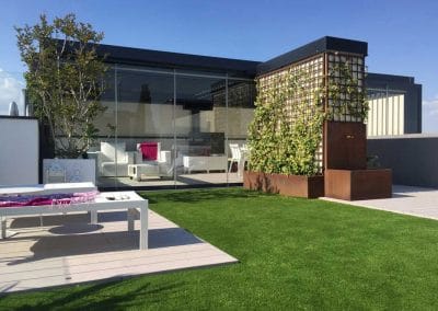 Pergola bioclimatica y cortina de cristal en atico